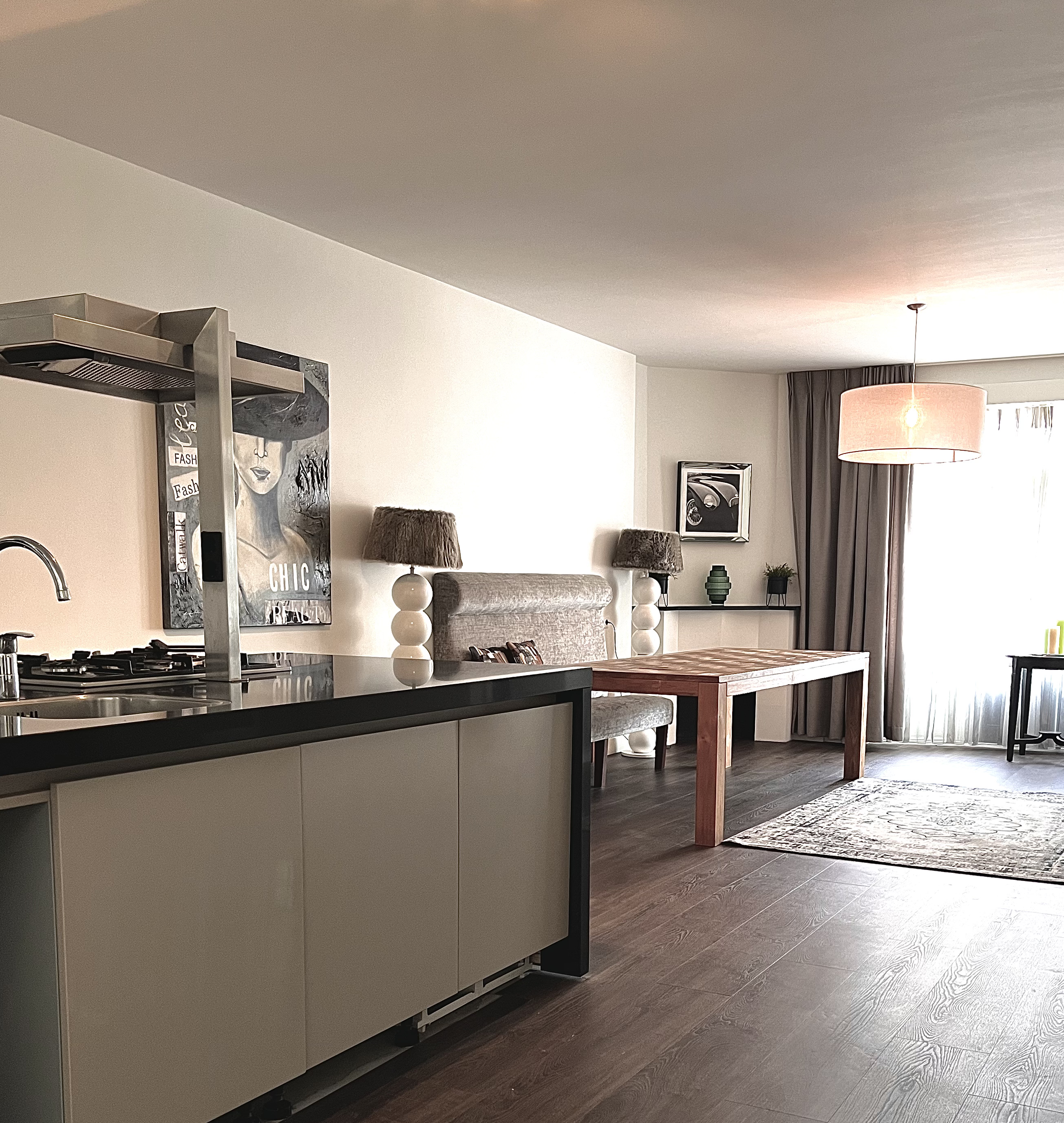 Ruim appartement met grote ramen